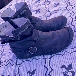 JBU Black Ankle Boots with Embroidery